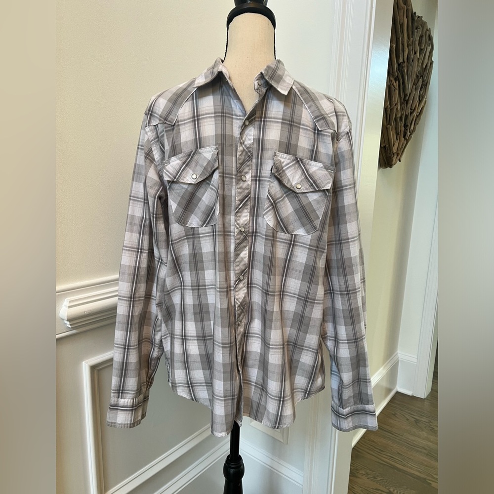 Levis light weight pearl snap shirt